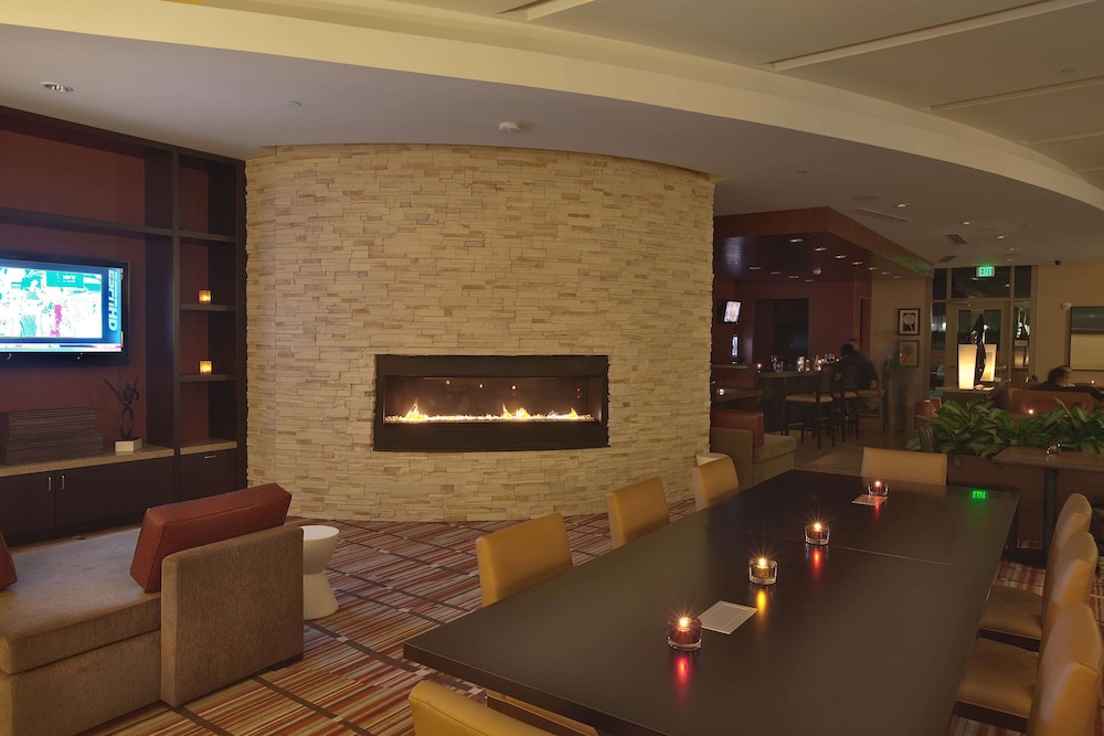Embassy Suites Palmdale - photo 10
