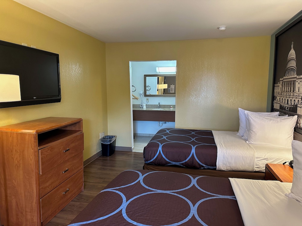 Super 8 by Wyndham Alexandria Washington D.C. Area - photo 8