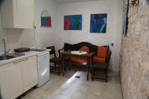 Golubica — Stari Grad — photo 2