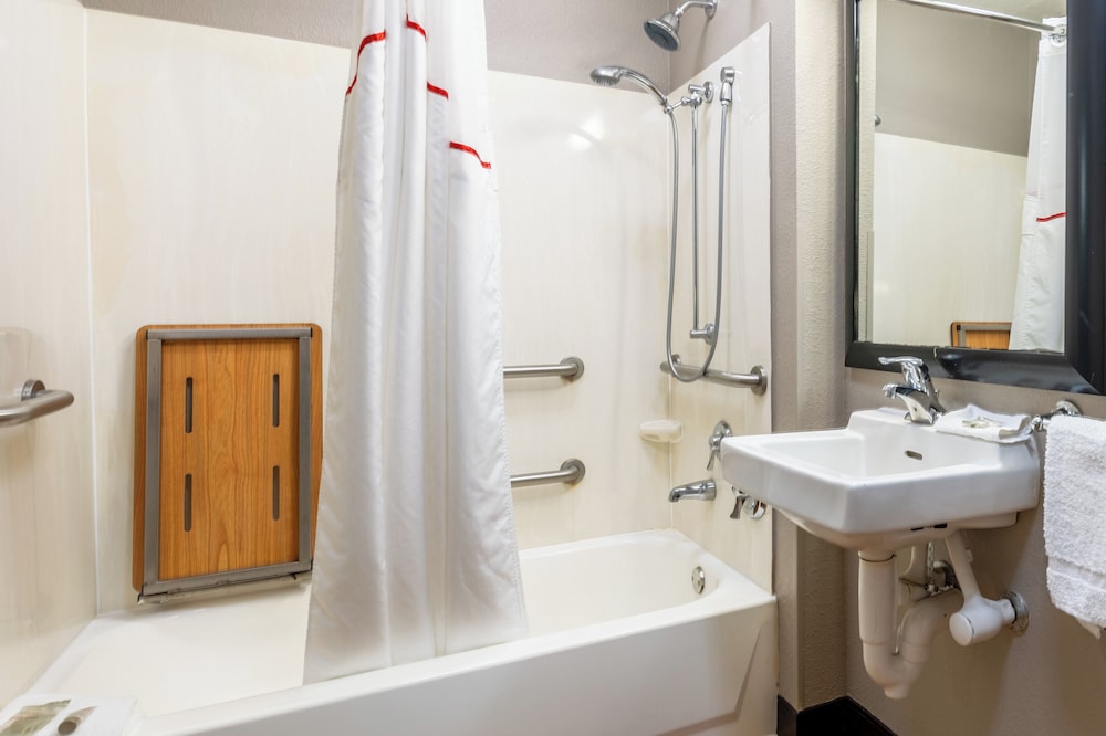 Red Roof Inn PLUS Nashville Airport - photo 28
