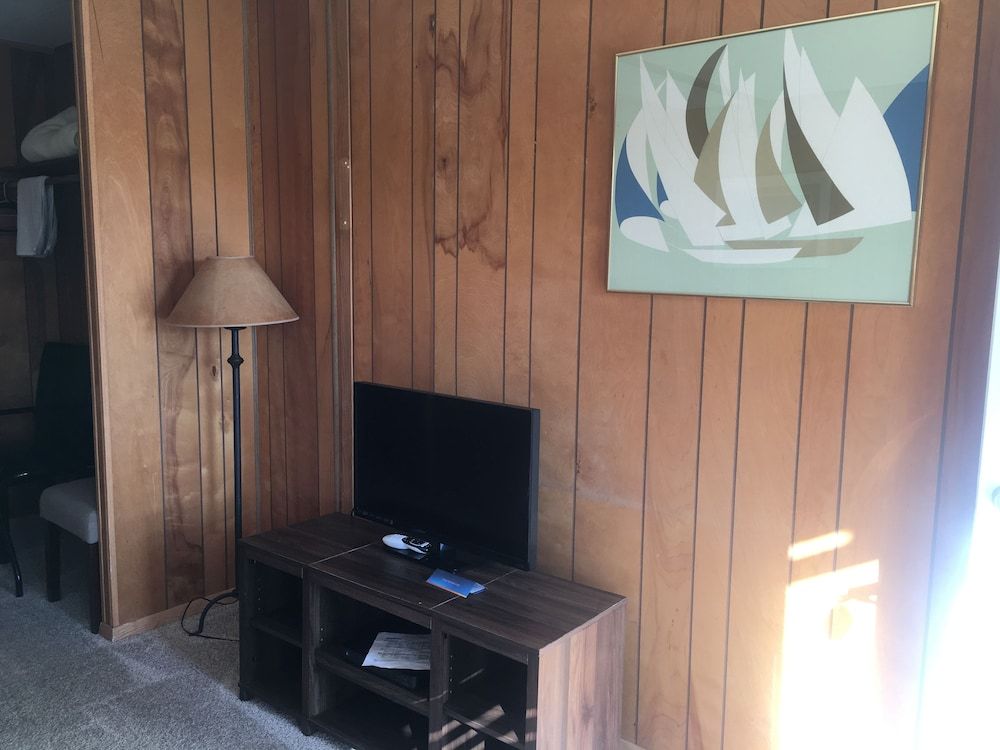 Tyee Restaurant and Hotel - photo 5