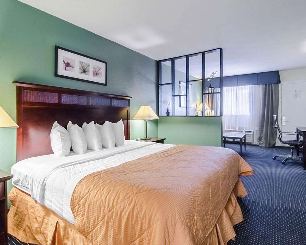 Rodeway Inn & Suites Williamsburg Central - photo 13