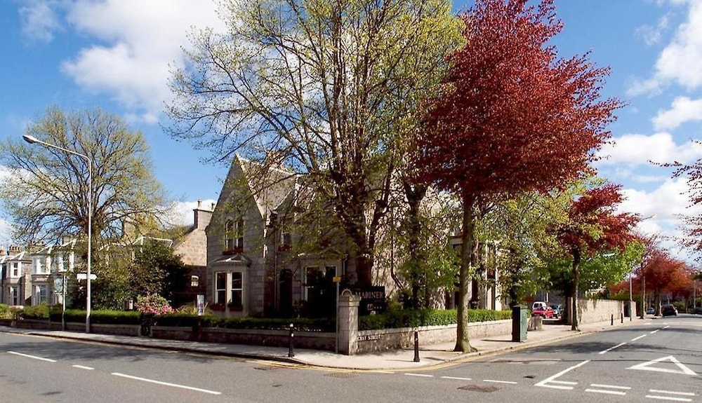 Ooters At The Mariner — Aberdeen