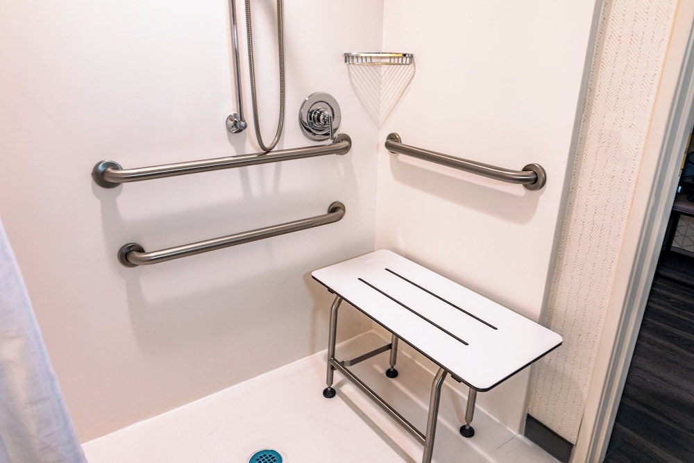 Holiday Inn & Suites Oakland Airport by IHG - photo 14