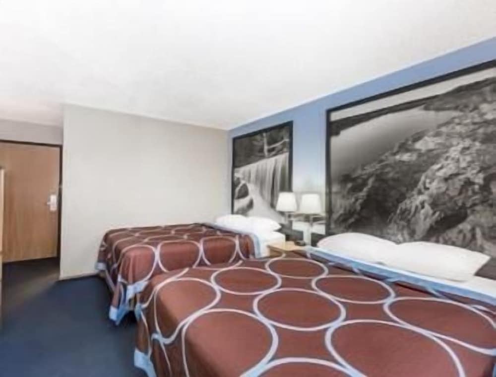 Super 8 by Wyndham Manhattan KS - photo 12