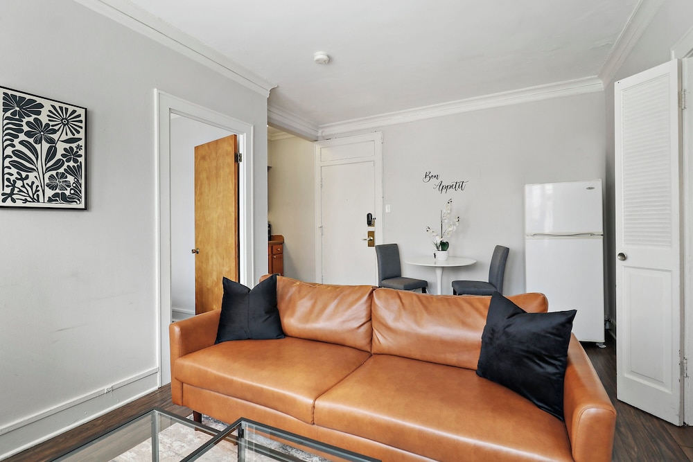 1BR Stylish & Modern Chicago Apartment Kenwood 508 rep — 4-Star Luxury Hotel in Chicago, United States