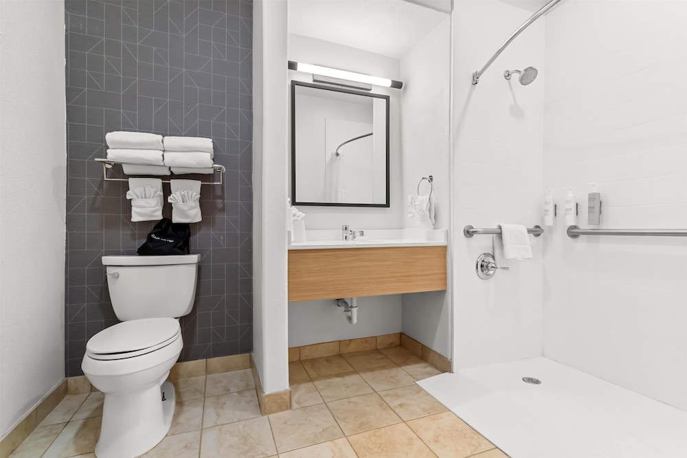 Spark By Hilton Houston Hobby Airport - photo 29