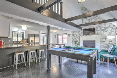 Modern 4 Bedroom Home with Sauna and Game Room in Gated Lake Community — 4-Star Luxury Hotel in East Stroudsburg, United States