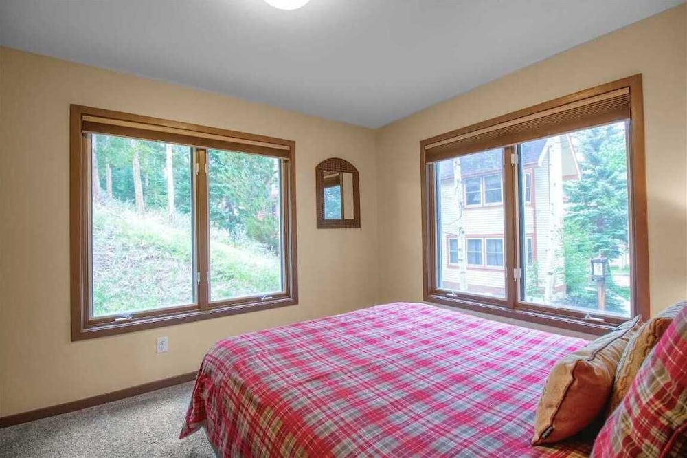 Highlander 301 - carbon neutral hotel in Breckenridge