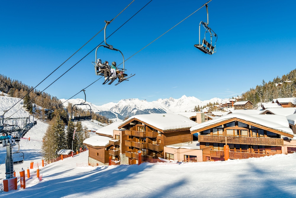 Résidence Lagrange Vacances Les Chalets Edelweiss — 4-Star Luxury Hotel in Belle-Plagne, France