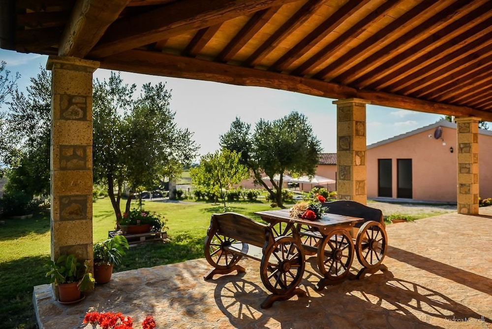 Agriturismo Airone — 4-Star Luxury Hotel in Sorano, Italy