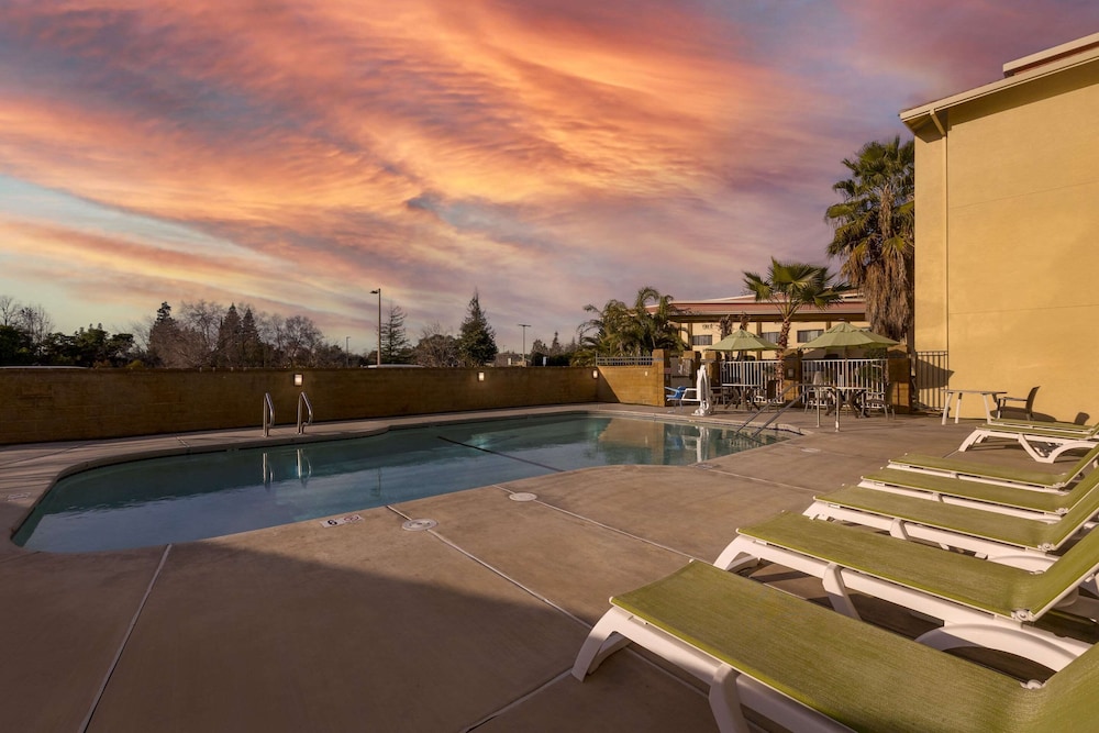 Comfort Inn & Suites Rocklin Roseville - photo 27
