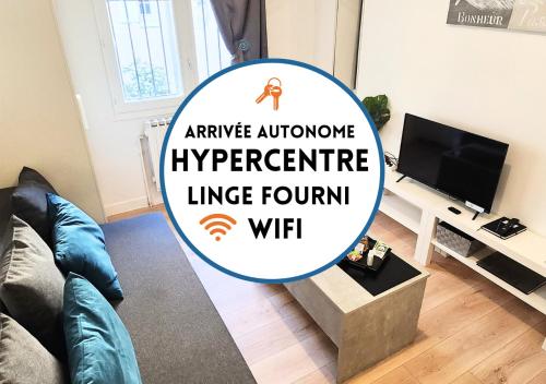 Colbert Studio Cœur de Ville Cathedrale Saint Gatien in Tours, France