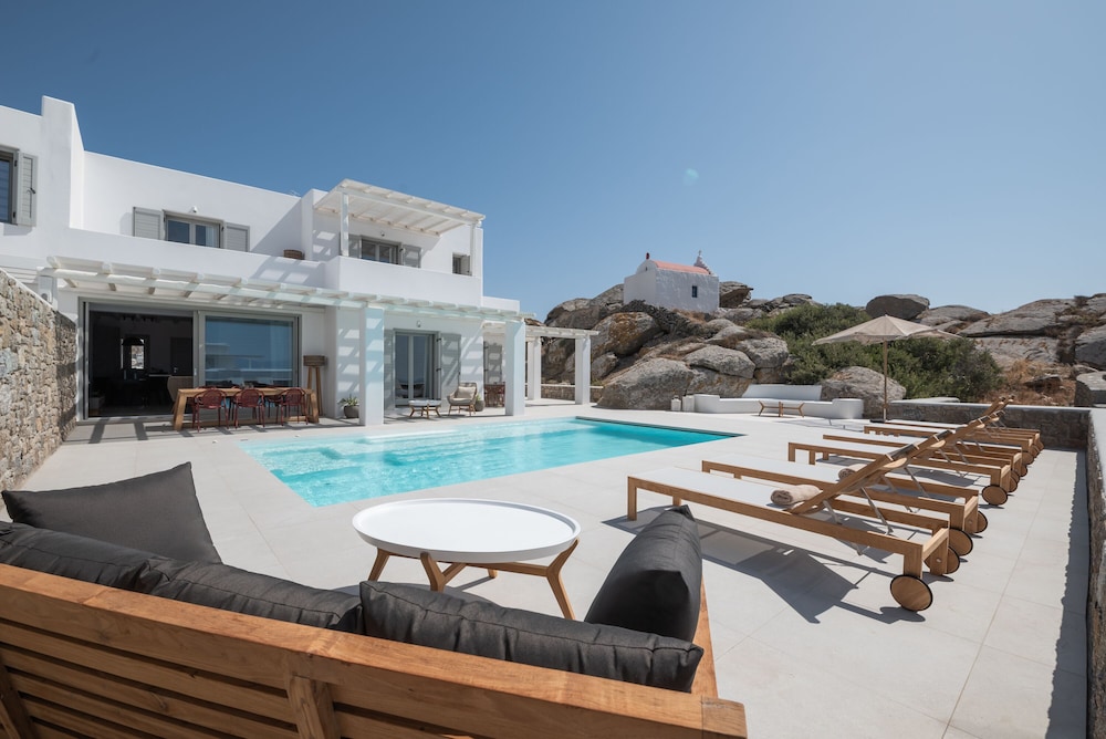 Villa Petra Mare with Swimming pool — 4-Star Luxury Hotel in Mykonos, Greece