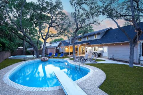 Sportscourt & Pool Indoor Slide Games Family Fun in San Antonio, United States