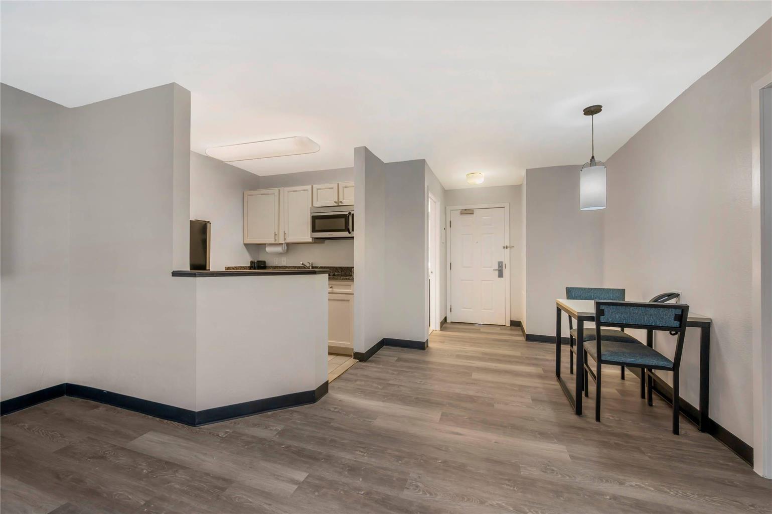 MainStay Suites Sterling near Dulles Town Center - photo 15