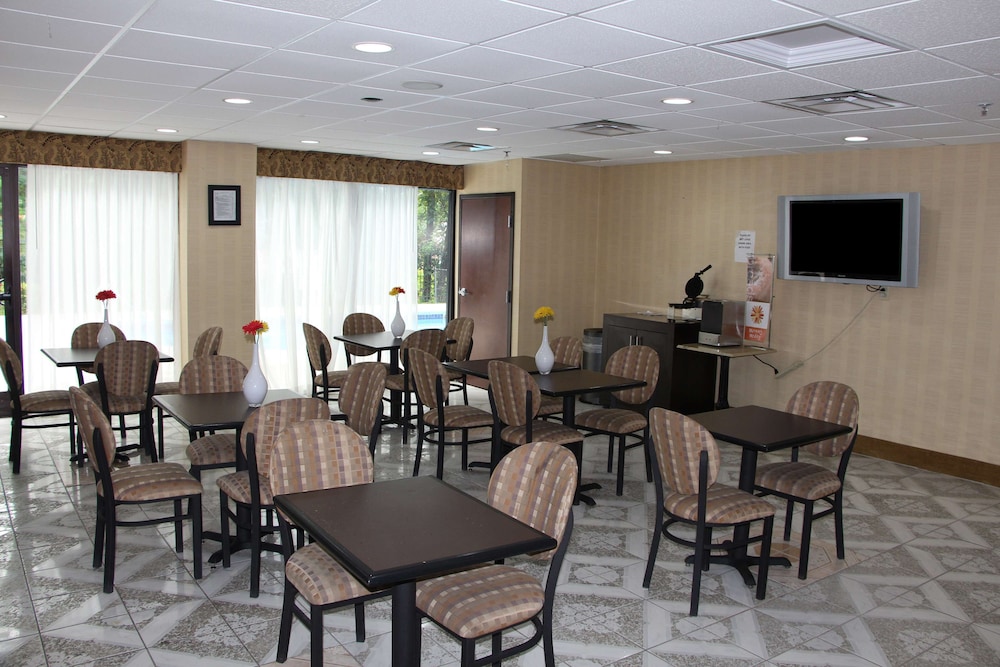 Jameson Inn and Suites Riverdale - photo 38