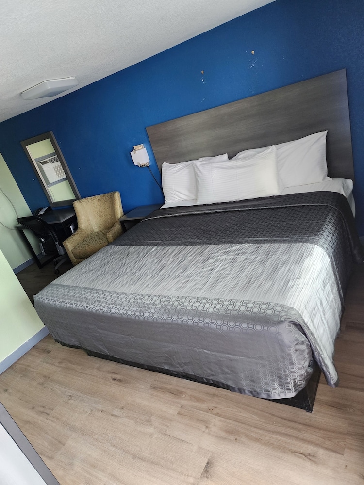Plaza Motel - photo 13
