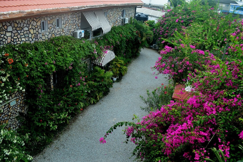 Sun Set Hotel - carbon neutral hotel in Abidjan