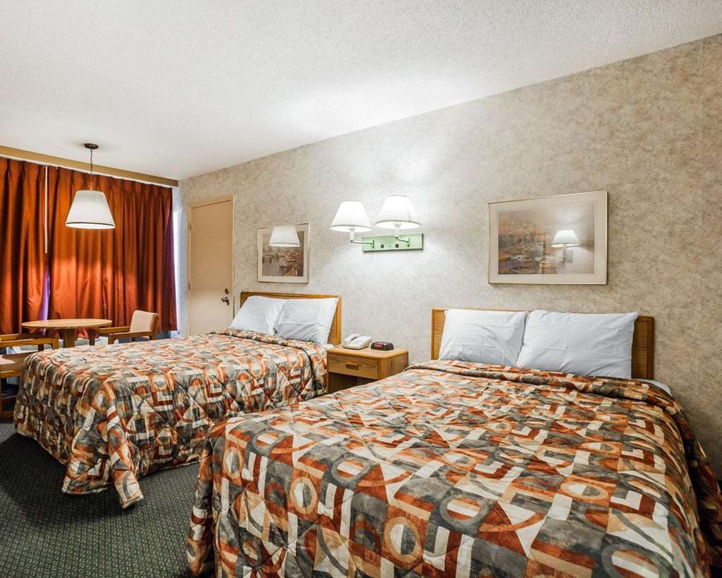 Econo Lodge Jefferson City - photo 21