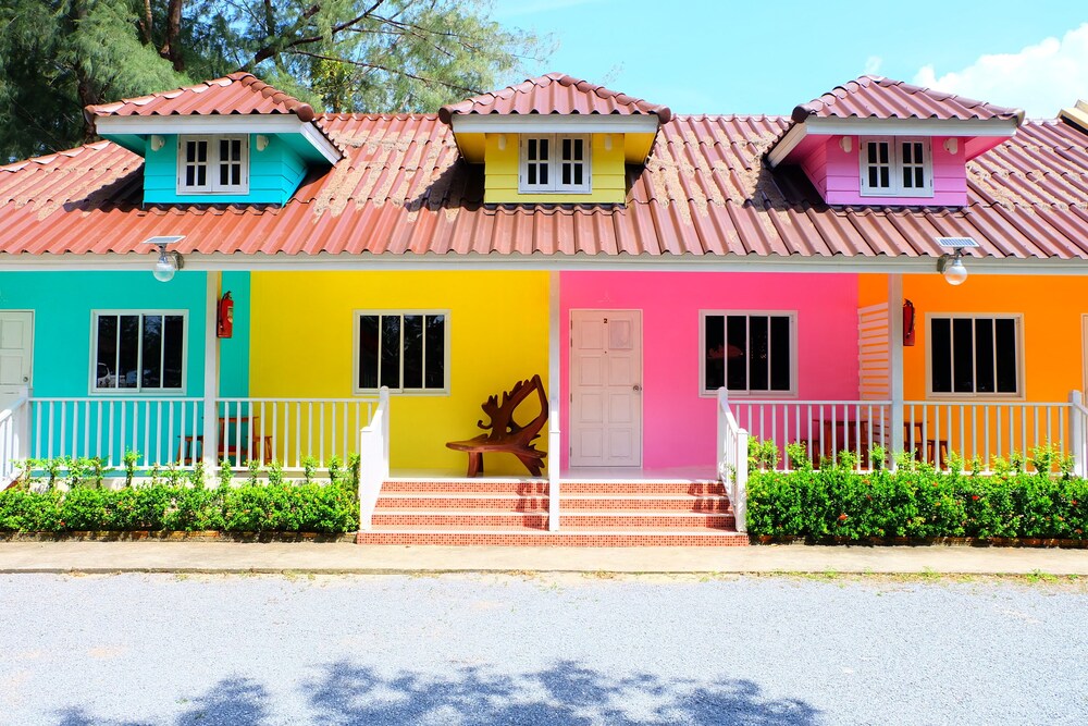 Colour Beach Resort — hotel in Tha Sala