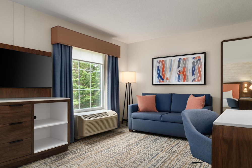 Hampton Inn & Suites Newport Middletown - photo 27