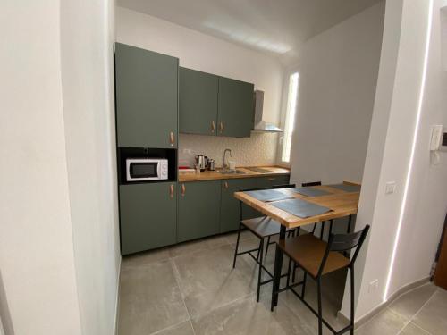 Laura Apartment — 4-Star Luxury Hotel in Rome, Italy