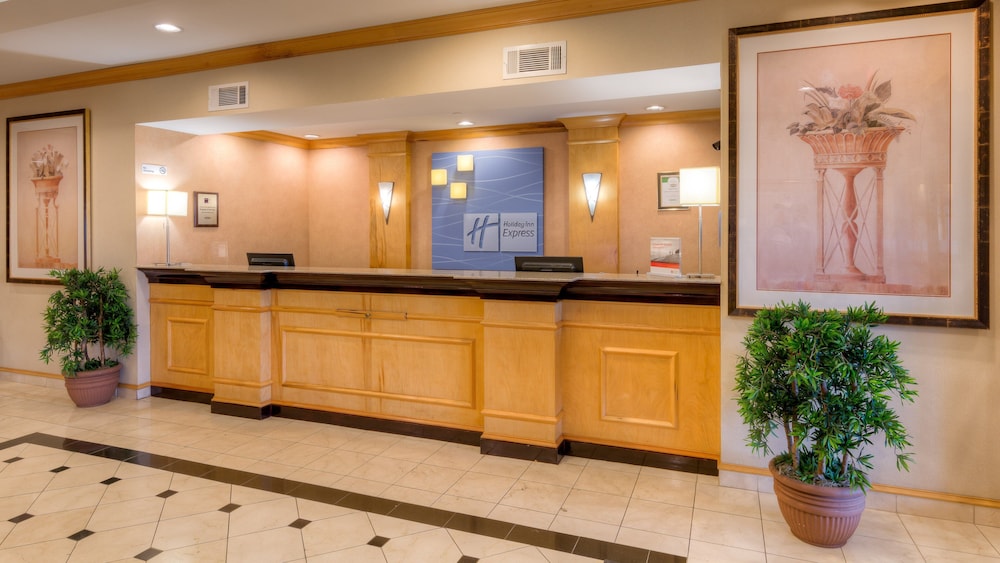 Holiday Inn Express and Suites Memphis Southwind - photo 39