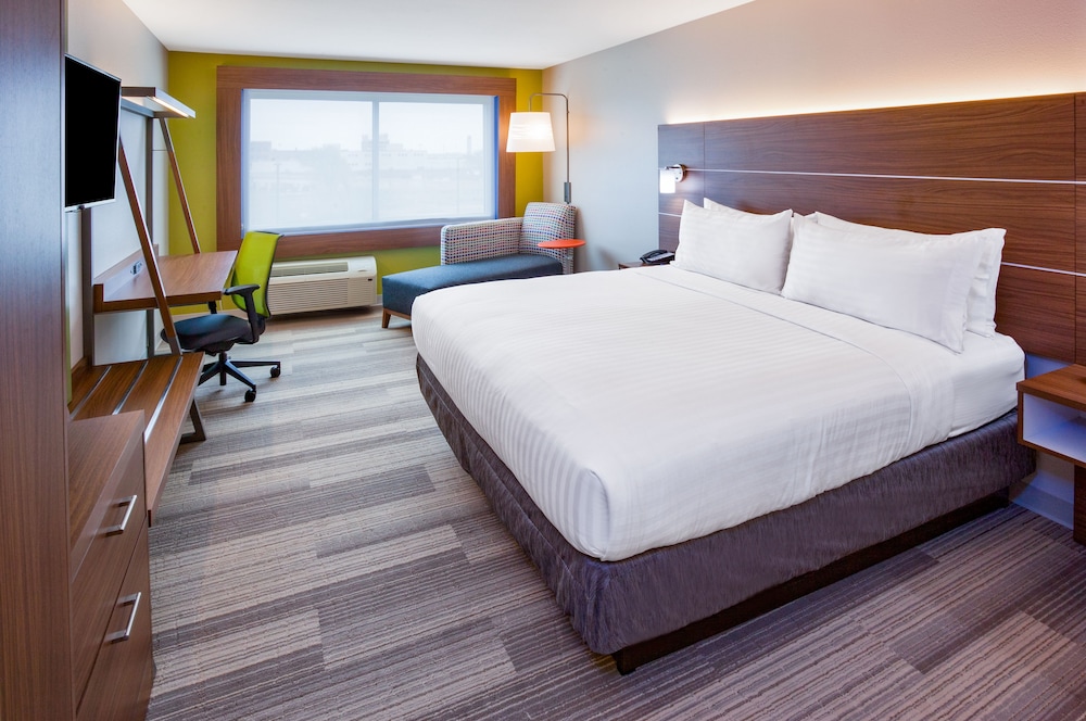 Holiday Inn Express & Suites Des Moines Downtown by IHG - photo 9