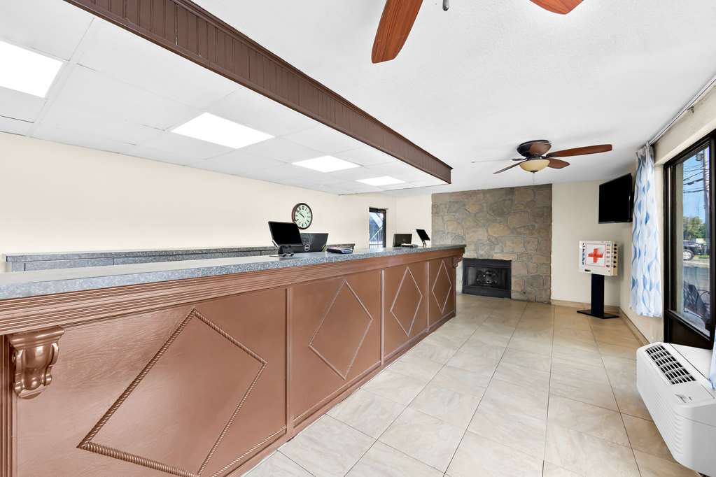 Clarion Inn & Suites near the Leconte Center Pigeon Forge - photo 7