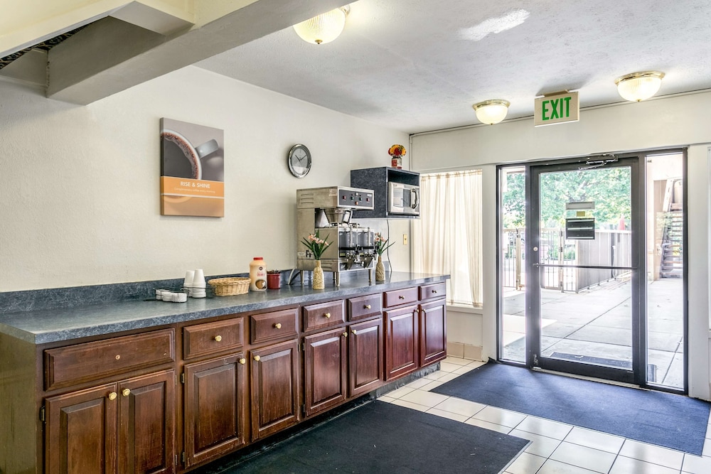 Americas Best Value Inn Edgewood - photo 20