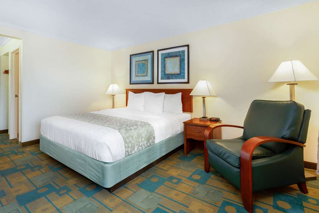 La Quinta Inn by Wyndham Chicago Willowbrook - photo 14