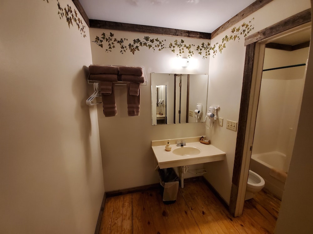 Jamesport Inn - photo 41