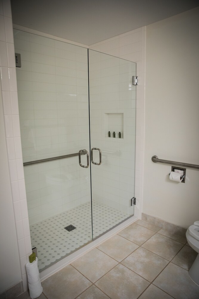 Bay Pointe Inn - photo 25