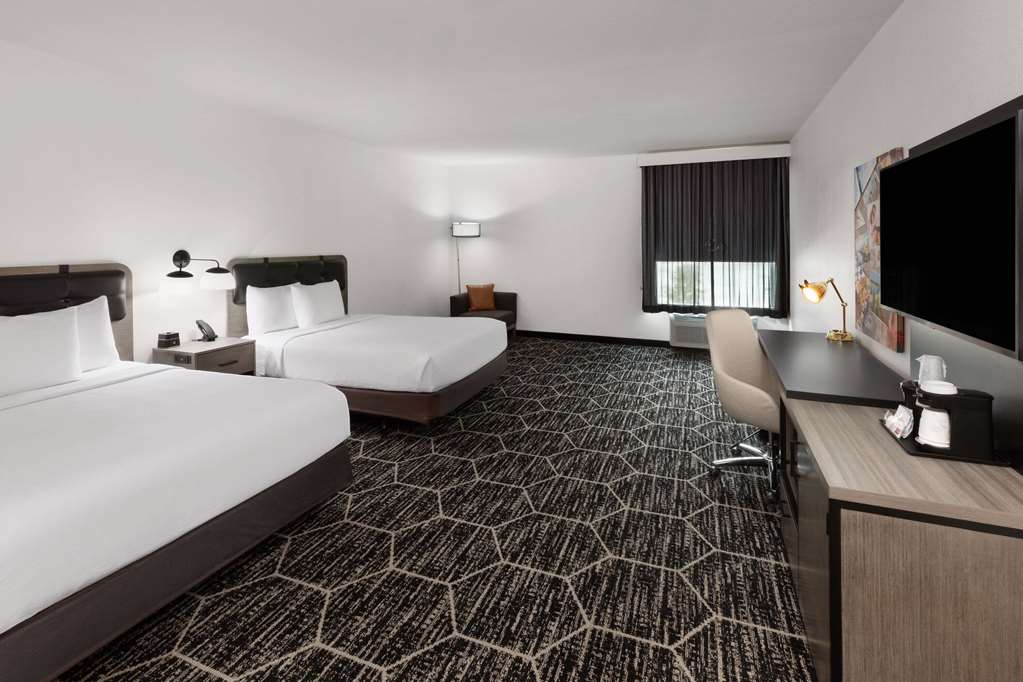 La Quinta Inn & Suites by Wyndham Austin Parmer Tech Ridge - photo 19