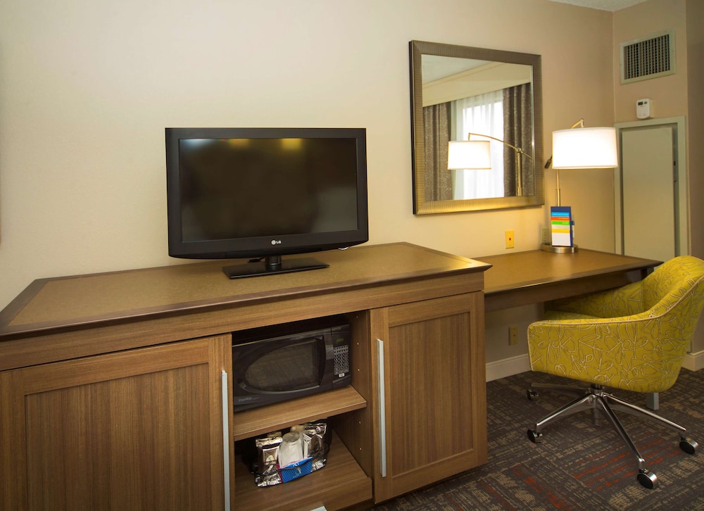 Hampton Inn & Suites Valdosta Conference Center - photo 28