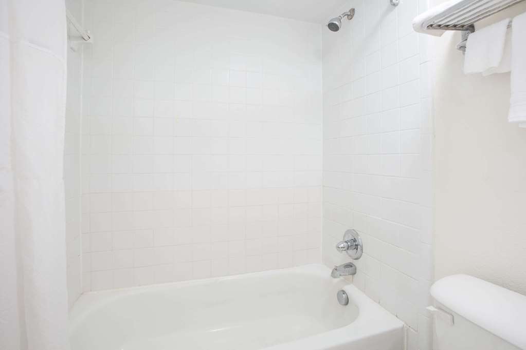 Super 8 by Wyndham Augusta - photo 8