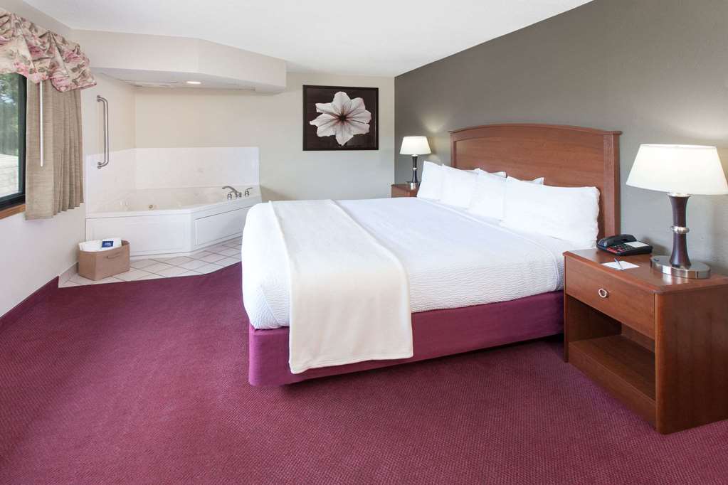 AmericInn by Wyndham Iowa Falls - photo 17