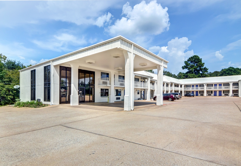 Motel 6 Lindale TX - featured photo