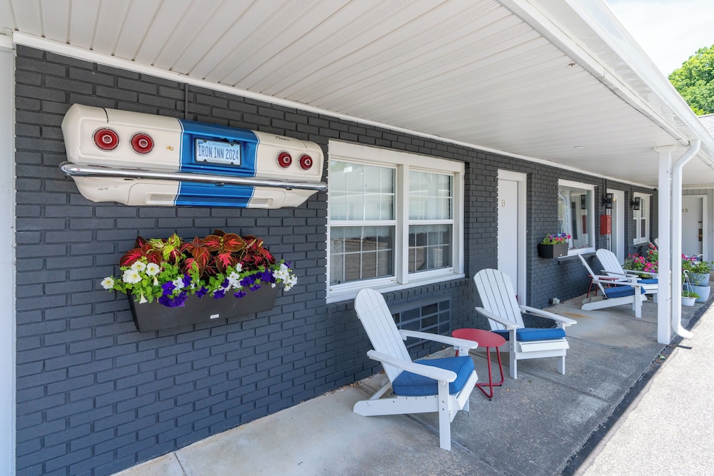Iron Masters Inn on Main - photo 21