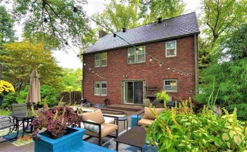 Peaceful Hillside Retreat Firepit Spacious Yard — Omaha