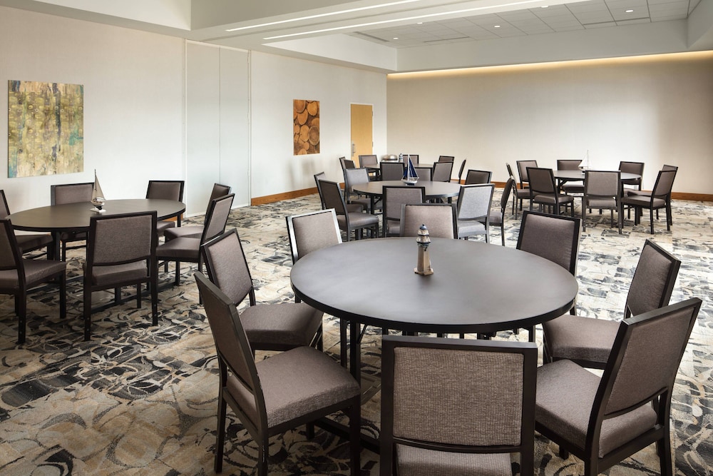 Courtyard by Marriott Erie Bayfront - photo 69