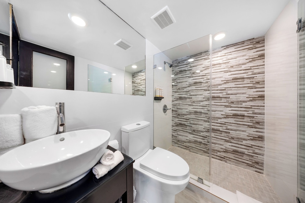 The Shoreline Suites - photo 34