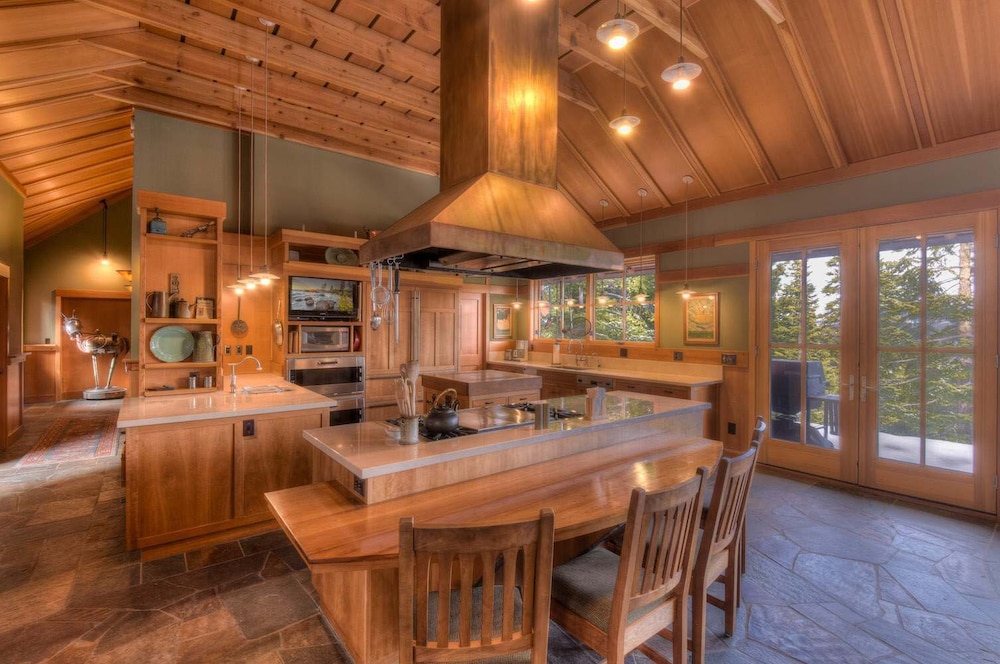 Luxury Northstar Palace w Hot Tub & Games - photo 10