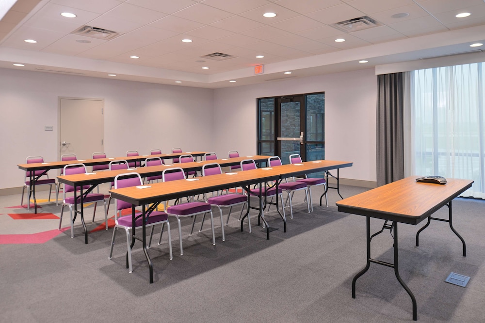 Hampton Inn & Suites Ames - photo 42