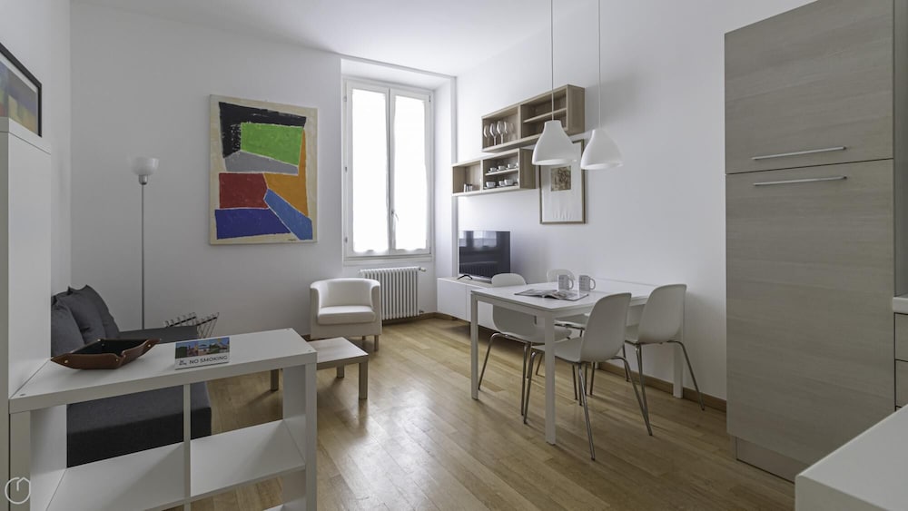Italianway Easy Sarpi 10 B — 4-Star Luxury Hotel in Milan, Italy