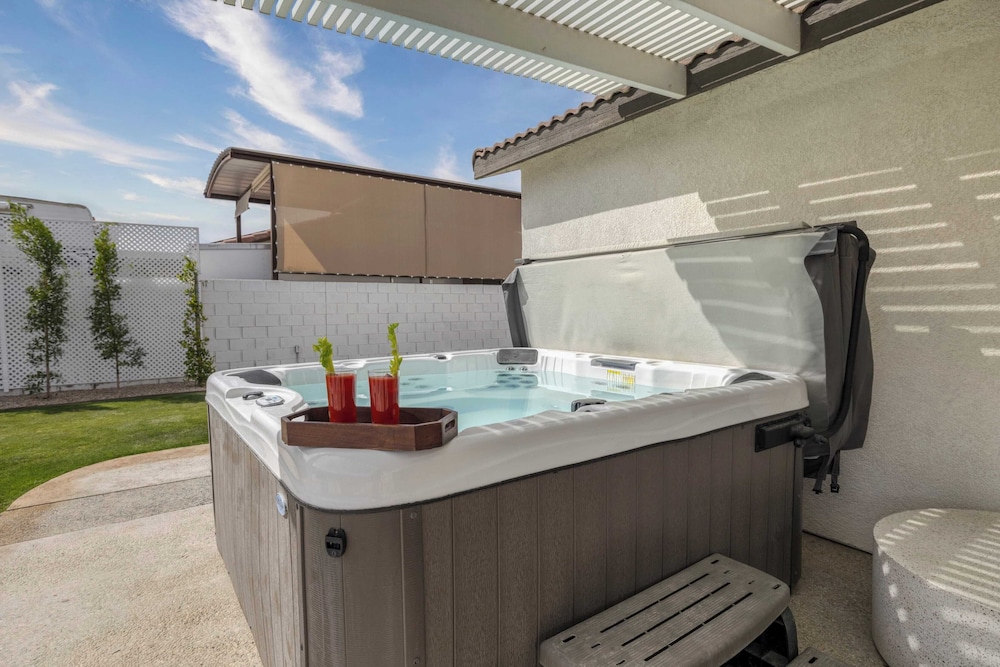 Montego by Avantstay Private Yard w Pool & Hot Tub - photo 33