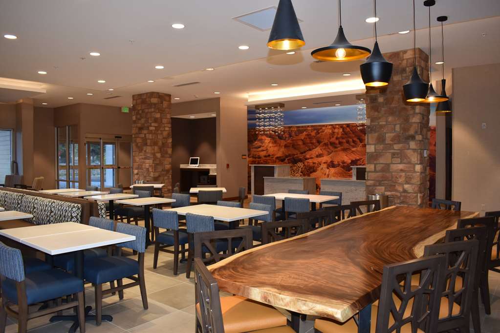 La Quinta Inn & Suites by Wyndham Flagstaff East I - photo 6