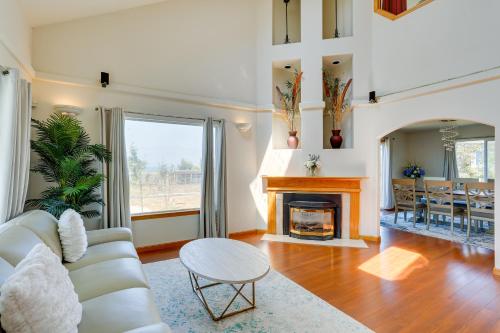 Seaside Eureka Vacation Rental with Bay Views — 4-Star Luxury Hotel in Eureka, United States