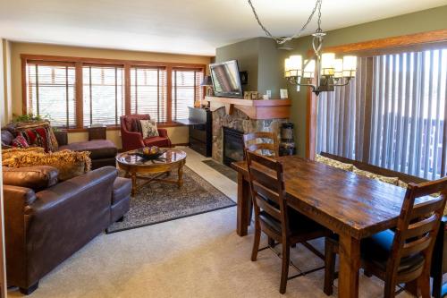 2215 Two Bedroom Standard Eagle Springs East Condo 19639688 — Mount Carmel